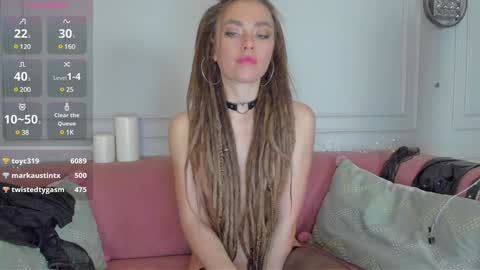 KellyFouler online show from December 8, 7:32 pm