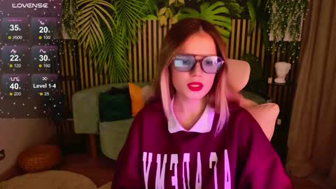 Kelly online show from December 1, 7:01 pm