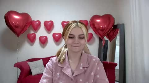 Snapshot of kellystoneys chatting on February 10, 9:04 am Kelly Stoneys online show from February 10, 9:04 am
