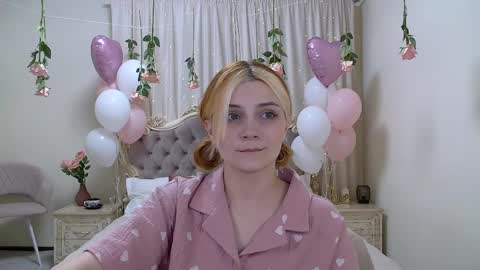 Snapshot of kellystoneys chatting on February 18, 9:42 pm Kelly Stoneys online show from February 18, 9:42 pm