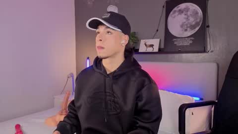   online show from November 5, 11:45 am