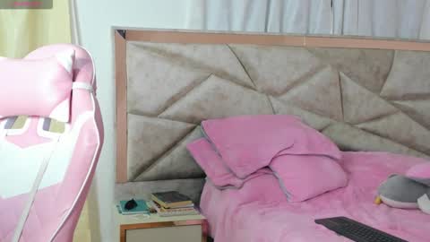 Snapshot of kendal_hot1 chatting on October 23, 10:43 pm Aleja3 online show from October 23, 10:43 pm