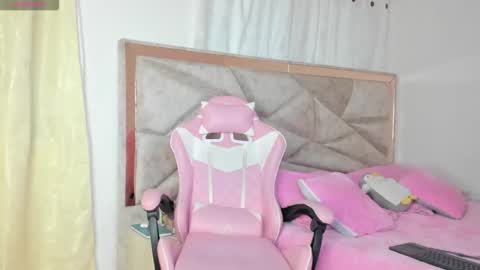 Snapshot of kendal_hot1 chatting on October 8, 9:32 pm Aleja3 online show from October 8, 9:32 pm