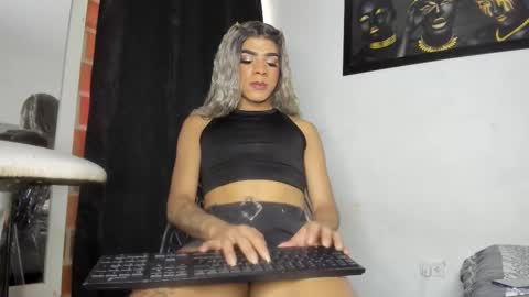 Snapshot of kendall__hot_sexy chatting on September 18, 9:08 pm Kendall online show from September 18, 9:08 pm