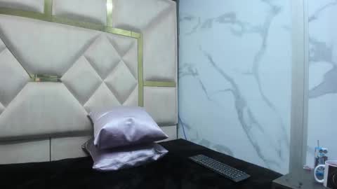 Kendall online show from January 5, 6:11 pm