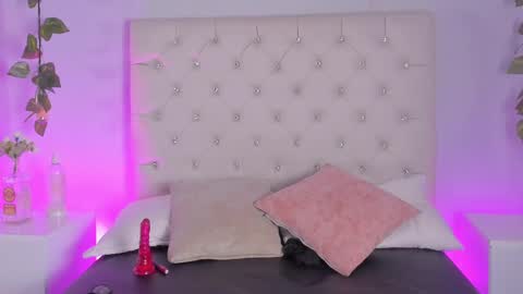 Kendall online show from February 4, 12:11 pm