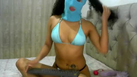 Snapshot of kendallrush2 chatting on October 27, 10:43 pm  Kendall Rush online show from October 27, 10:43 pm