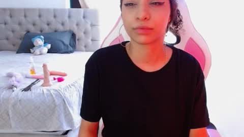 Snapshot of kendallrush2 chatting on February 17, 12:49 pm  Kendall Rush online show from February 17, 12:49 pm