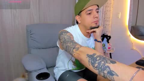 Snapshot of kendel_dimitri chatting on October 17, 5:22 am kendel_dimitri online show from October 17, 5:22 am