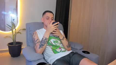 Snapshot of kendel_dimitri chatting on February 18, 5:53 am kendel_dimitri online show from February 18, 5:53 am