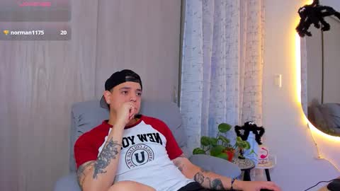Snapshot of kendel_dimitri chatting on October 14, 4:04 am kendel_dimitri online show from October 14, 4:04 am
