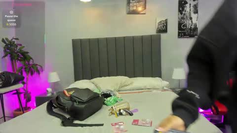 Kendra London online show from April 8, 11:35 am