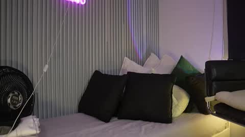 Hi Im kendra- onlyfans. isab2896 online show from January 17, 12:31 am