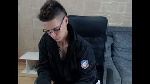 kenn_boy_ online show from January 22, 6:31 pm