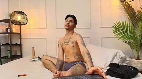 Snapshot of kenneth_macias chatting on October 21, 3:55 am Kenneth Macias online show from October 21, 3:55 am
