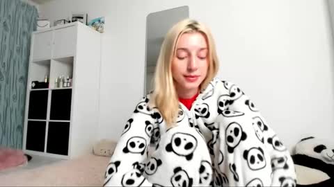 Kenzie online show from February 22, 5:34 am