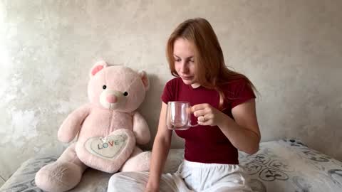 Elizabeth online show from November 27, 11:45 pm