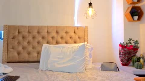 Kery Hillson online show from April 18, 3:36 pm