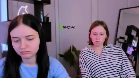 keuli_li online show from February 28, 7:01 am