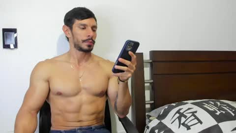 kevin_malone22 online show from April 6, 11:28 pm