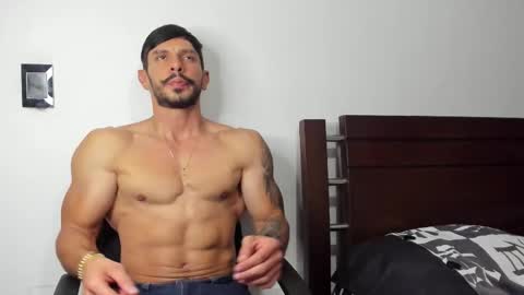 kevin_malone22 online show from December 17, 1:45 am