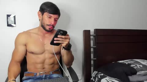 kevin_malone22 online show from December 14, 12:17 am