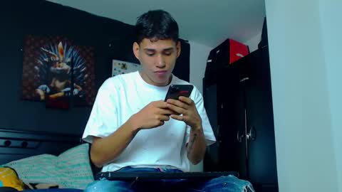 Snapshot of kevin_marlon chatting on March 6, 5:11 pm Kevin y marlon online show from March 6, 5:11 pm