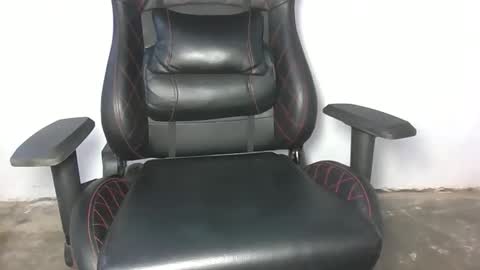 kevis410977 online show from April 22, 4:14 pm