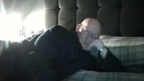 Snapshot of kevlooking4sez chatting on October 27, 12:32 am kevlooking4sez online show from October 27, 12:32 am