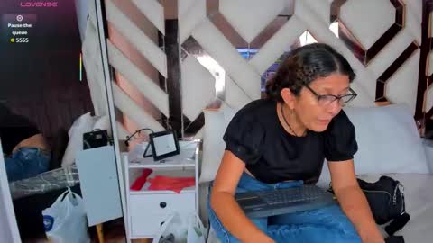 Keila Milf online show from December 19, 3:13 am