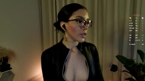 Snapshot of keylamiller1 chatting on February 14, 1:02 am Keyla online show from February 14, 1:02 am
