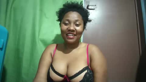 Snapshot of kezia0910 chatting on October 15, 7:15 pm kezia0910 online show from October 15, 7:15 pm