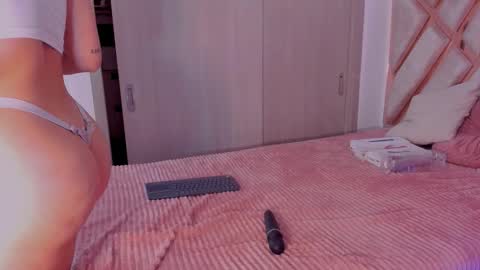 KHLOE online show from October 2, 12:04 pm