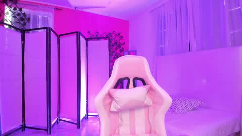 Khloe online show from October 3, 12:46 pm