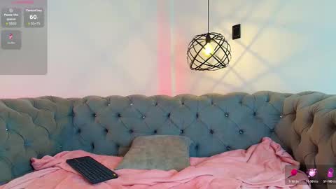 khloejohnson online show from September 24, 7:09 pm