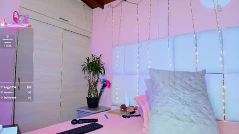 Snapshot of kiana_cream chatting on March 12, 6:43 pm N M online show from March 12, 6:43 pm