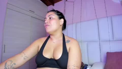 Snapshot of kiana_cream chatting on September 17, 3:26 pm N M online show from September 17, 3:26 pm