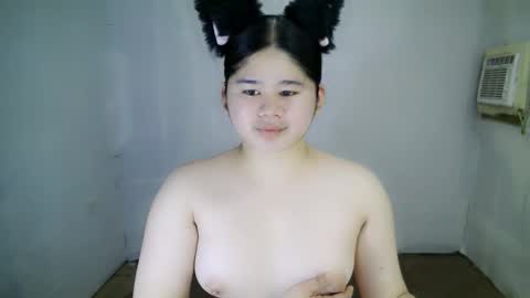 Snapshot of kianna_schmitz chatting on March 1, 10:13 am Your SweetGirl Ts online show from March 1, 10:13 am