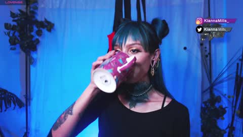 Snapshot of kiannamills chatting on December 27, 11:42 pm Kianna online show from December 27, 11:42 pm