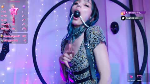 Snapshot of kiannamills chatting on December 12, 1:32 am Kianna online show from December 12, 1:32 am