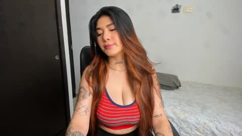 Snapshot of kiara_and_evelyn chatting on December 4, 3:59 pm Evelyn online show from December 4, 3:59 pm