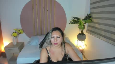 Snapshot of kiara_mirren chatting on October 10, 2:50 am K I A R A online show from October 10, 2:50 am