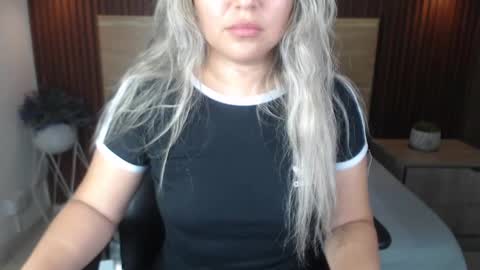 Snapshot of kiara_mirren chatting on October 4, 7:55 pm K I A R A online show from October 4, 7:55 pm
