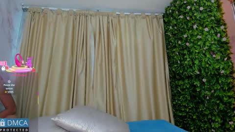 Snapshot of kiara_zahiri_ chatting on September 25, 11:17 am Kiara Zahiri online show from September 25, 11:17 am