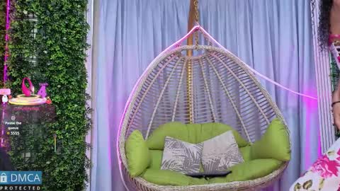 Snapshot of kiara_zahiri_ chatting on October 6, 11:06 am Kiara Zahiri online show from October 6, 11:06 am