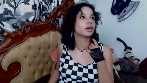 kiaralenon online show from March 3, 12:15 am