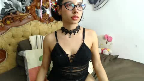 kiaralenon online show from January 6, 1:09 am