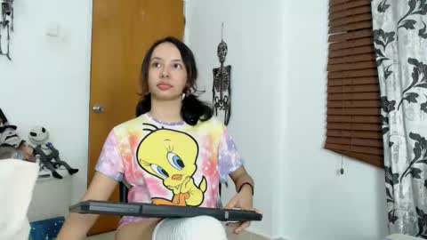 kiaralenon online show from October 13, 11:23 am