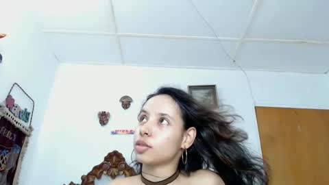 kiaralenon online show from October 5, 12:41 am