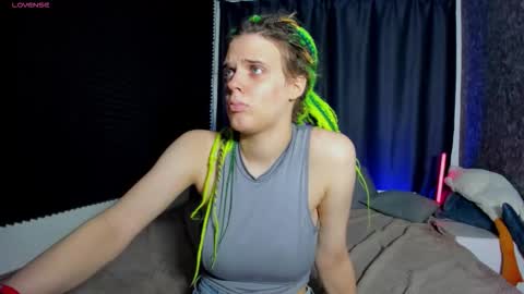 Kiki online show from October 9, 10:10 am